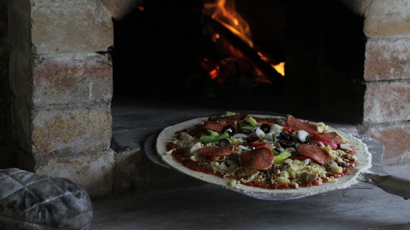 Papa Ginos classic margherita pizza